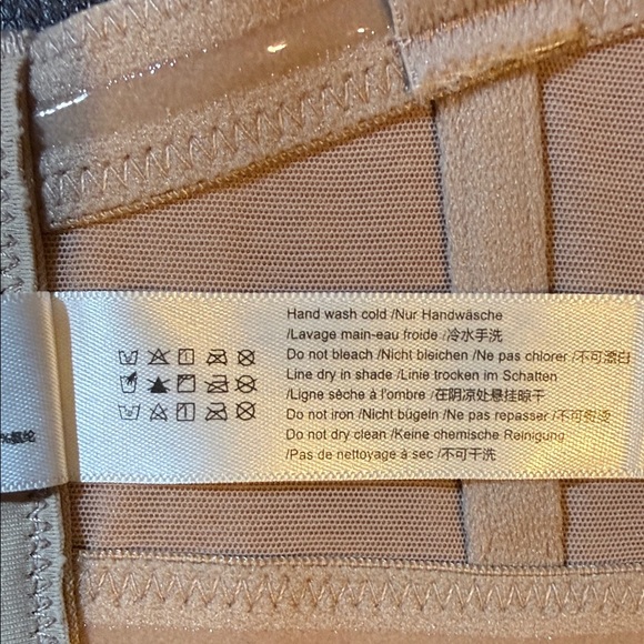 Seamless Strapless Tan Bra - Picture 5 of 6